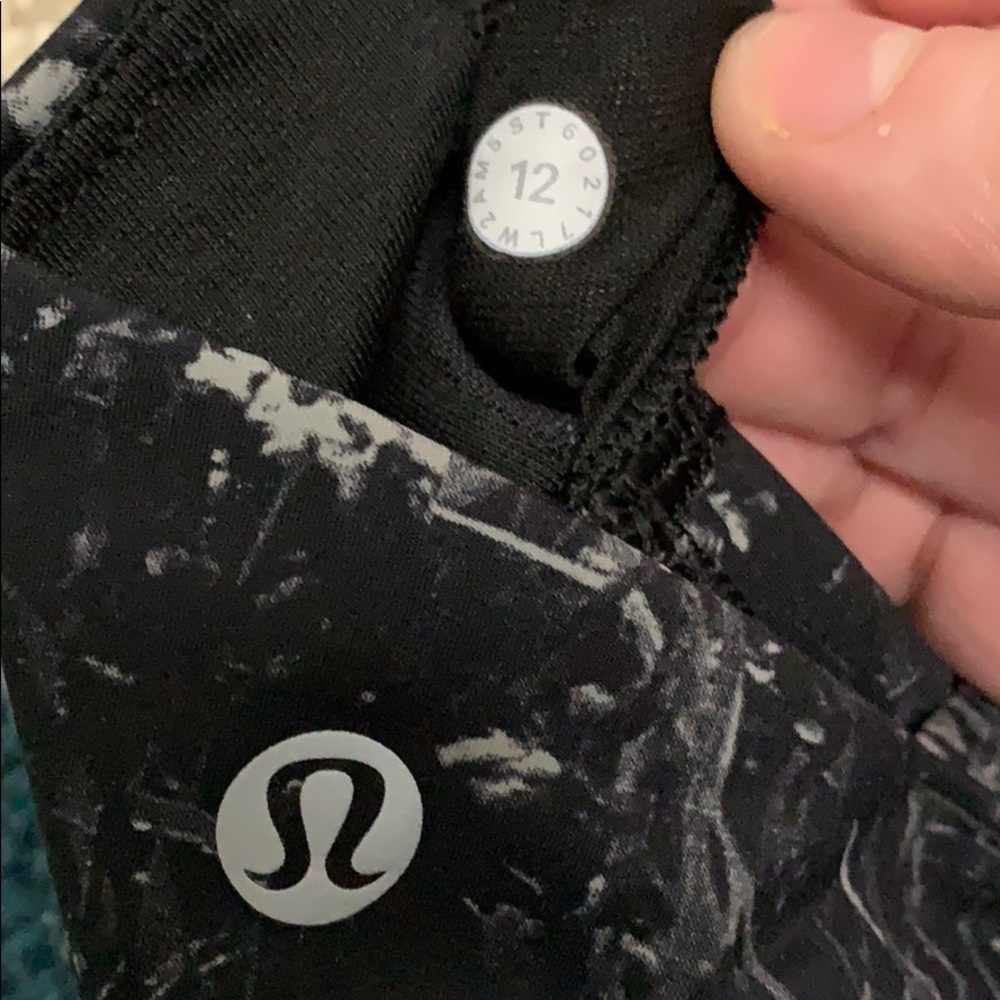 Lululemon - Picture 3 of 3